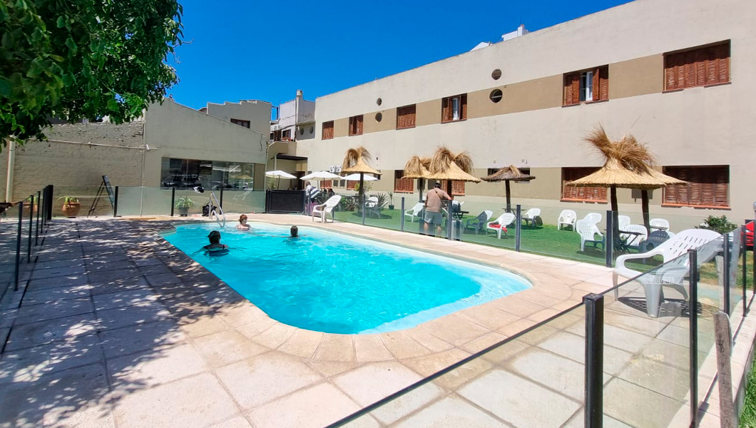 Piscina con agua climatizada